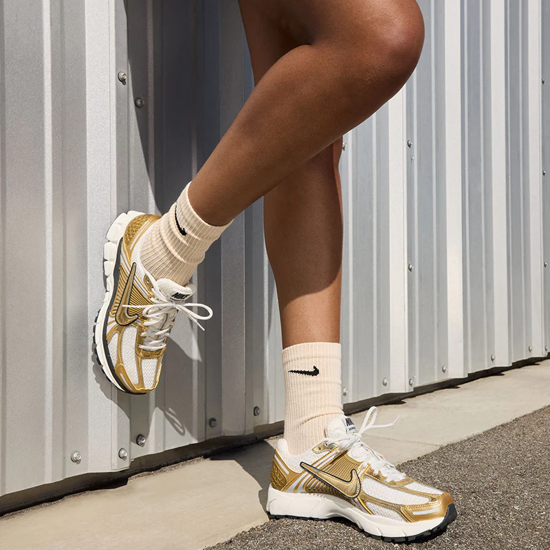 Women's Vomero 5 Photon Dust/Metallic Gold - Image 5